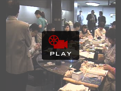 ワイヤーベンディングの実習中