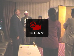 コースの卒業パーティで　宙を舞うロス先生