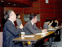 症例発表の診断・治療過程を参加者皆で考察 質問は高橋一朗先生